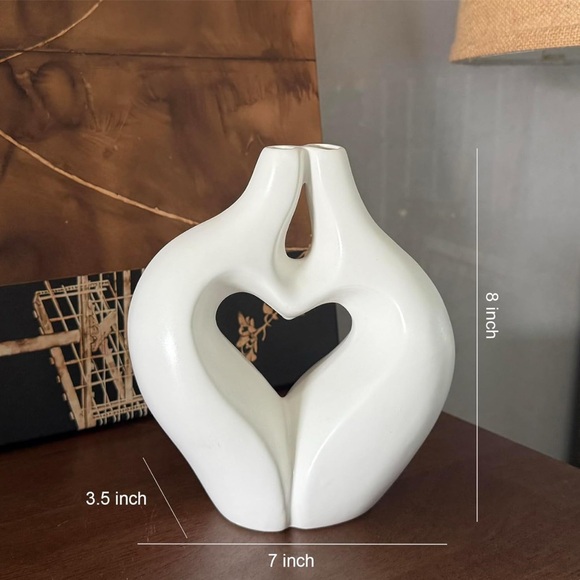 Other - Chic White Heart Ceramic Vase